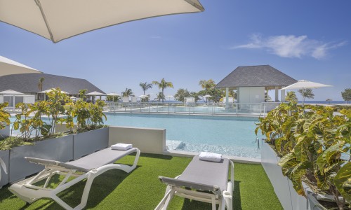 The Level Grand Premium Swim-up
